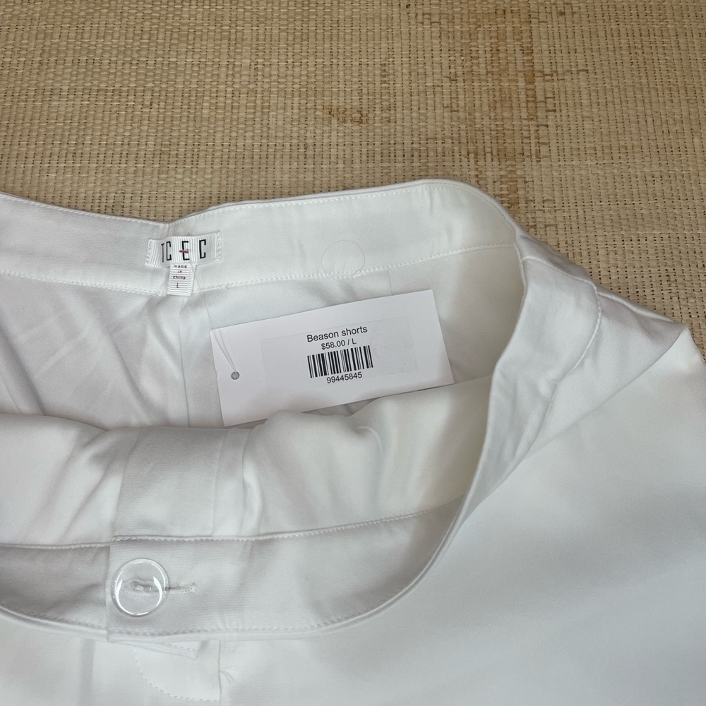 White Ric Rac Shorts Large NWT - Picture 2 of 9